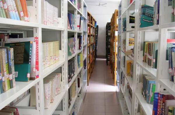 江西师范大学图书馆的馆藏管理与图书出租策略