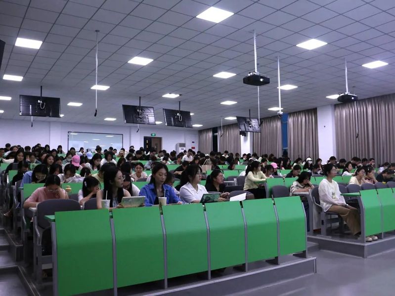 精准把舵 奋楫远航——人文学院2025届毕业生‘形势与政策课’聚焦教育科技领域新发展